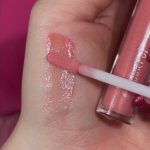 <strong class=aaaaa>One Kiss</strong><br/><span class=bbbbb>Ultra Glossy Lip</span><br/><b class=ccccc>Hydrating Lip Gloss</b> - Image 3